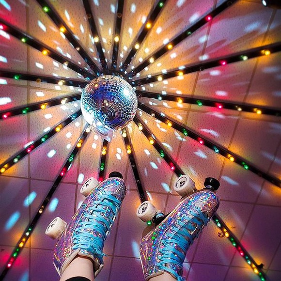 *NEW* Sure-Grip Prism Indoor Roller Skates - Picture 2 of 13